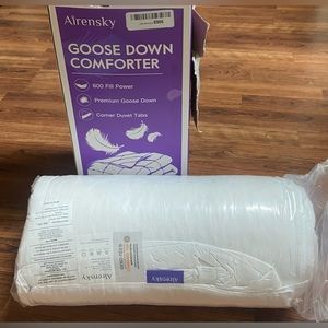 BRAND NEW Airensky Goose Down Comforter/Duvet insert White Goose Down & Feather